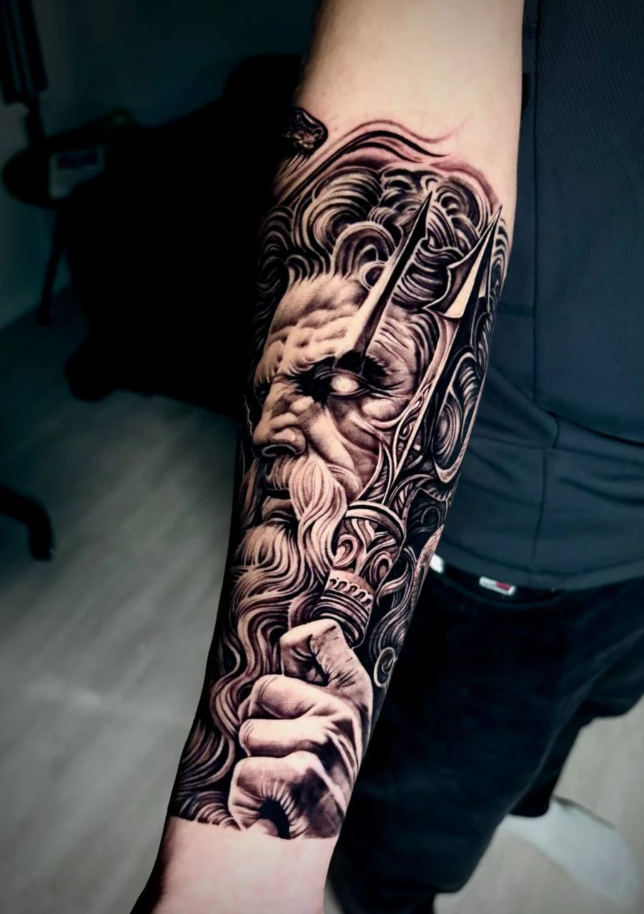 Тату для мужчин: сильные мотивы и стойкие стили