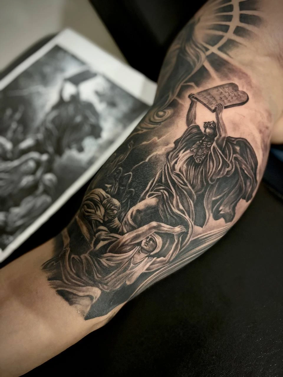 Как проходит сеанс тату: этапы, боль, время и заживление